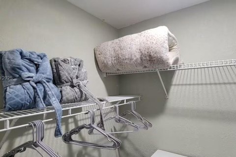 Condominio en venta en Tampa, Florida, 1 dormitorio № 2077309 - foto 17