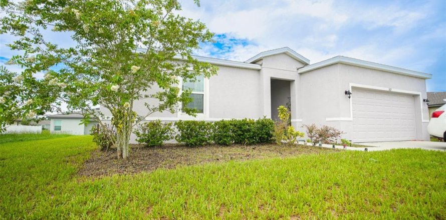 House in Kissimmee, Florida 4 bedrooms, 166.57 sq.m. № 1840640