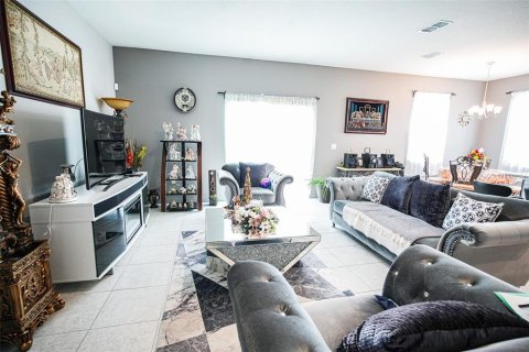 House in Kissimmee, Florida 4 bedrooms, 166.57 sq.m. № 1840640 - photo 12