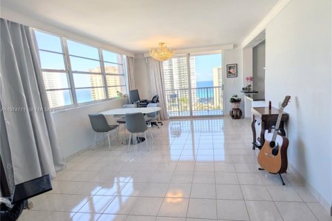 Copropriété à vendre à Hallandale Beach, Floride: 2 chambres, 106.37 m2 № 2036096 - photo 8