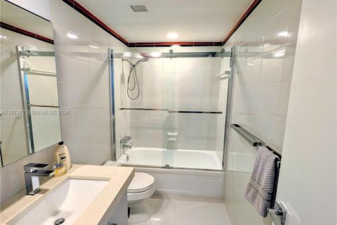 Copropriété à vendre à Hallandale Beach, Floride: 2 chambres, 106.37 m2 № 2036096 - photo 3