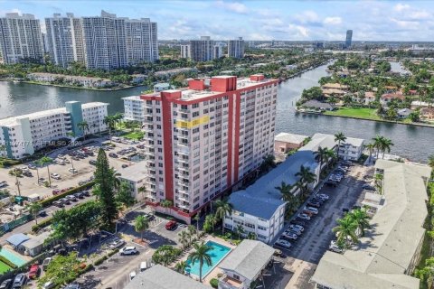 Copropriété à vendre à Hallandale Beach, Floride: 2 chambres, 106.37 m2 № 2036096 - photo 1