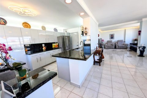 Copropriété à vendre à Hallandale Beach, Floride: 2 chambres, 106.37 m2 № 2036096 - photo 14