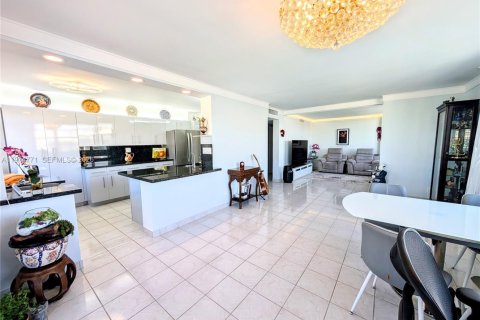 Copropriété à vendre à Hallandale Beach, Floride: 2 chambres, 106.37 m2 № 2036096 - photo 15