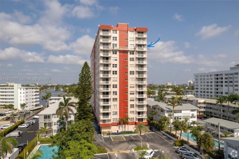 Copropriété à vendre à Hallandale Beach, Floride: 2 chambres, 106.37 m2 № 2036096 - photo 2