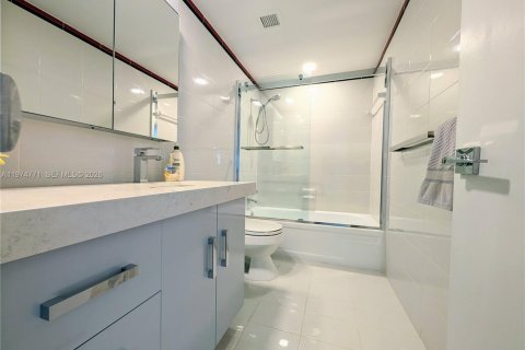 Copropriété à vendre à Hallandale Beach, Floride: 2 chambres, 106.37 m2 № 2036096 - photo 4