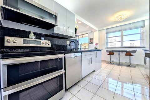 Copropriété à vendre à Hallandale Beach, Floride: 2 chambres, 106.37 m2 № 2036096 - photo 16