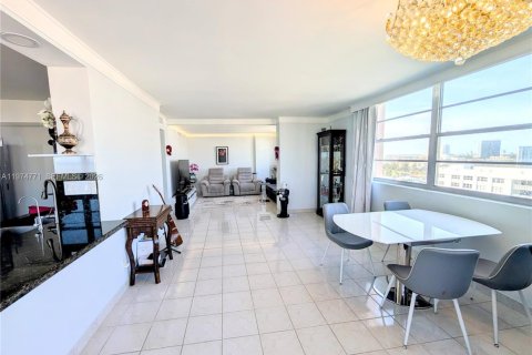 Copropriété à vendre à Hallandale Beach, Floride: 2 chambres, 106.37 m2 № 2036096 - photo 12