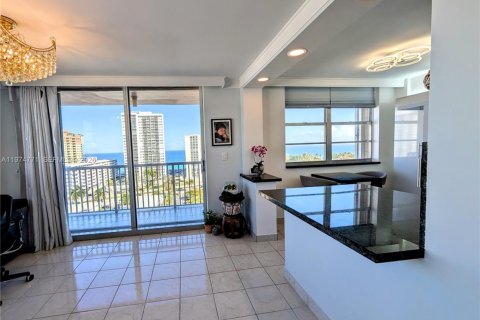 Copropriété à vendre à Hallandale Beach, Floride: 2 chambres, 106.37 m2 № 2036096 - photo 18