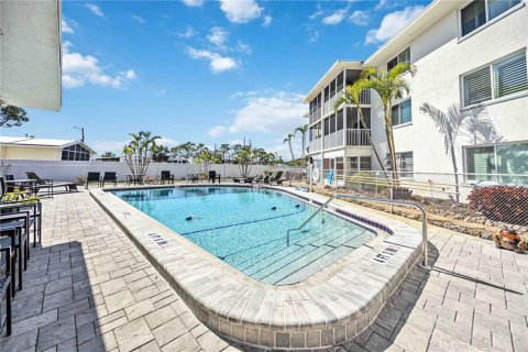 Condo in Venice, Florida, 2 bedrooms  № 1532216 - photo 23