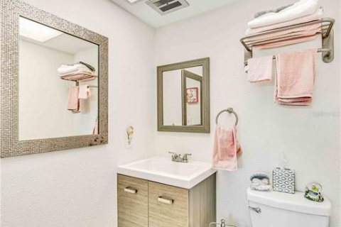 Condo in Venice, Florida, 2 bedrooms  № 1532216 - photo 17