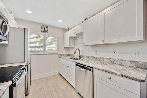 Condo in Venice, Florida, 2 bedrooms  № 1532216 - photo 9