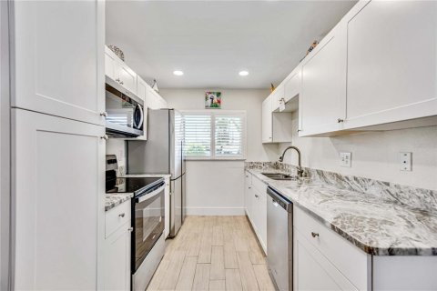 Condo in Venice, Florida, 2 bedrooms  № 1532216 - photo 8