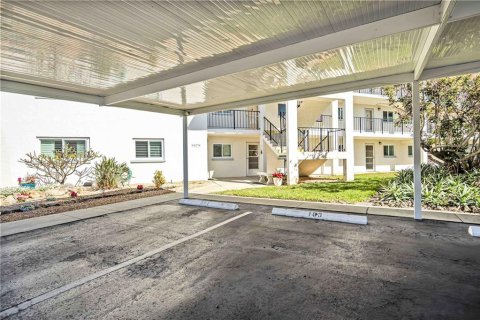 Condo in Venice, Florida, 2 bedrooms  № 1532216 - photo 24