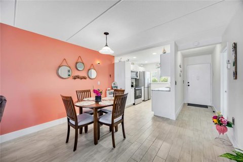 Condo in Venice, Florida, 2 bedrooms  № 1532216 - photo 30