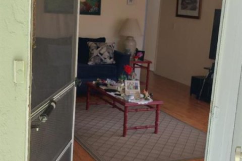 Купить кондоминиум в Палм Спрингс, Флорида 4 комнаты, 84.73м2, № 2084136 - фото 3