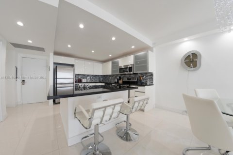 Condominio en alquiler en Miami Beach, Florida, 2 dormitorios, 86.4 m2 № 1959063 - foto 9