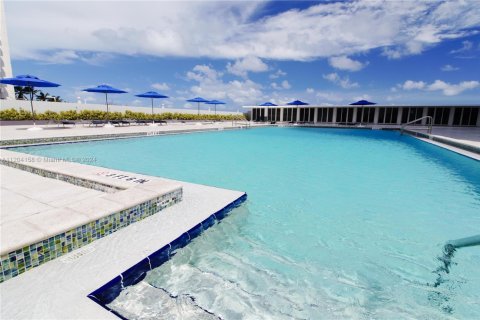 Condominio en alquiler en Miami Beach, Florida, 2 dormitorios, 86.4 m2 № 1959063 - foto 23