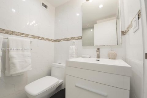 Condominio en alquiler en Miami Beach, Florida, 2 dormitorios, 86.4 m2 № 1959063 - foto 12