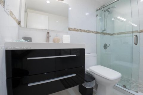 Condominio en alquiler en Miami Beach, Florida, 2 dormitorios, 86.4 m2 № 1959063 - foto 8