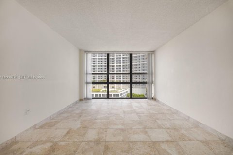 Copropriété à vendre à Miami, Floride: 1 chambre, 71.35 m2 № 2170994 - photo 16