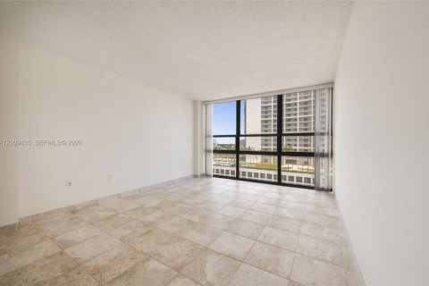 Copropriété à vendre à Miami, Floride: 1 chambre, 71.35 m2 № 2170994 - photo 18