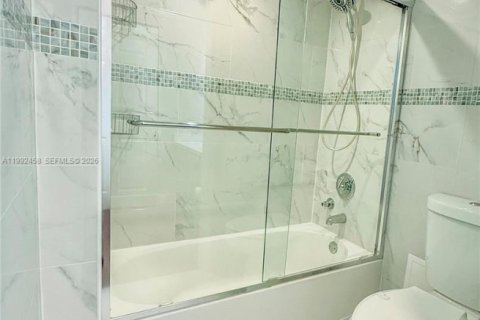 Copropriété à louer à Aventura, Floride: 2 chambres, 109.25 m2 № 2056754 - photo 10
