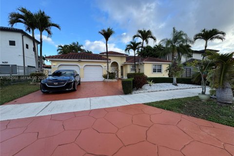 House in Miami, Florida 3 bedrooms, 176.7 sq.m. № 2010366