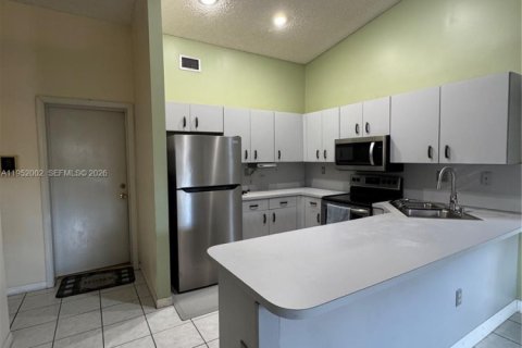 House in Miami, Florida 3 bedrooms, 176.7 sq.m. № 2010366 - photo 4