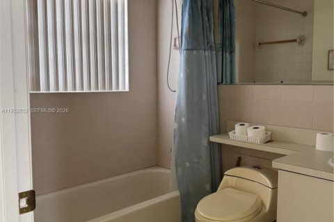 House in Miami, Florida 3 bedrooms, 176.7 sq.m. № 2010366 - photo 13