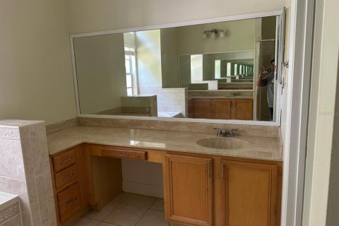 House in Tampa, Florida 4 bedrooms, 235.23 sq.m. № 1915990 - photo 13