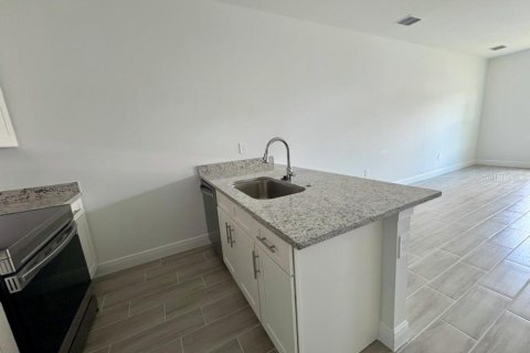 Casa en alquiler en Kissimmee, Florida, 2 dormitorios, 98.01 m2 № 1900845 - foto 9