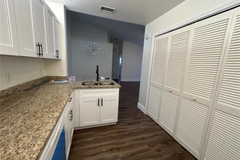 House in Punta Gorda, Florida 2 bedrooms, 99.41 sq.m. № 1733404 - photo 4