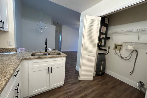 House in Punta Gorda, Florida 2 bedrooms, 99.41 sq.m. № 1733404 - photo 5
