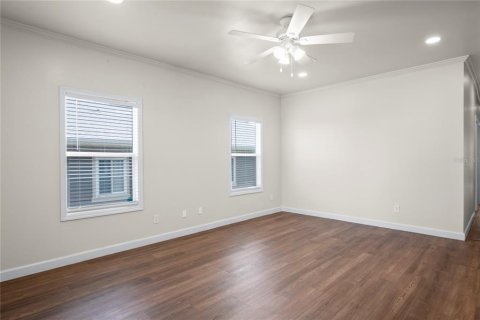 House in Saint Petersburg, Florida 4 bedrooms, 176.51 sq.m. № 1917670 - photo 4
