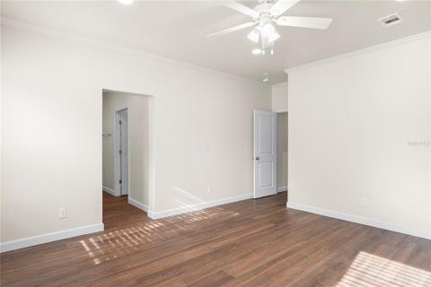 House in Saint Petersburg, Florida 4 bedrooms, 176.51 sq.m. № 1917670 - photo 11