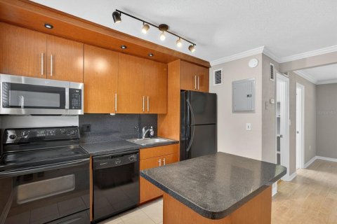 Снять в аренду кондоминиум в Орландо, Флорида 3 комнаты, 49.89м2, № 2111983 - фото 8