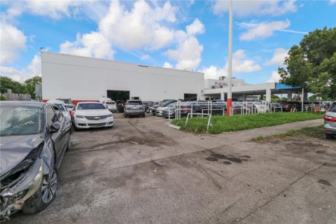 Commercial property in Hollywood, Florida № 2158575 - photo 16