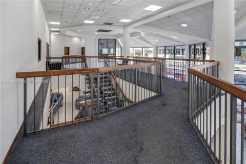 Commercial property in Hollywood, Florida № 2158575 - photo 13