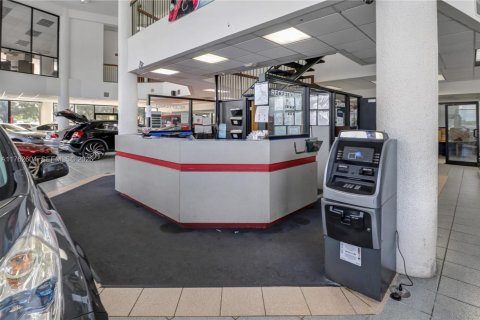 Commercial property in Hollywood, Florida № 2158575 - photo 8