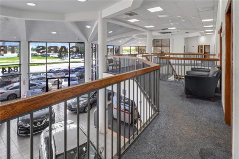 Commercial property in Hollywood, Florida № 2158575 - photo 12