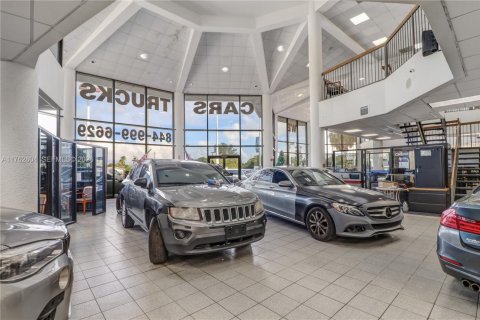 Immobilier commercial à Hollywood, Floride № 2158575