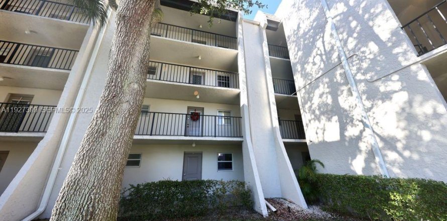 Кондоминиум с 1 спальней в Дейви, Флорида № 1986269