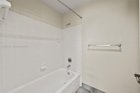 Copropriété à louer à Coral Springs, Floride: 2 chambres, 96.99 m2 № 2346324 - photo 20