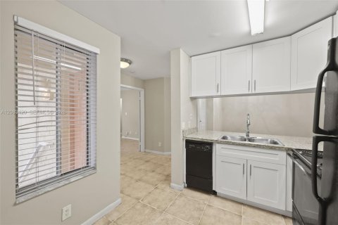 Copropriété à louer à Coral Springs, Floride: 2 chambres, 96.99 m2 № 2346324 - photo 3