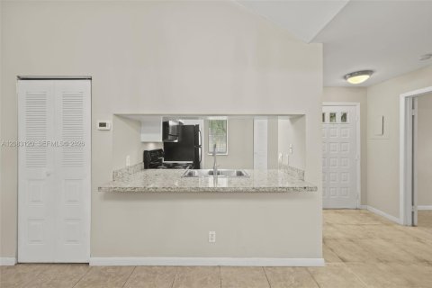 Copropriété à louer à Coral Springs, Floride: 2 chambres, 96.99 m2 № 2346324 - photo 5