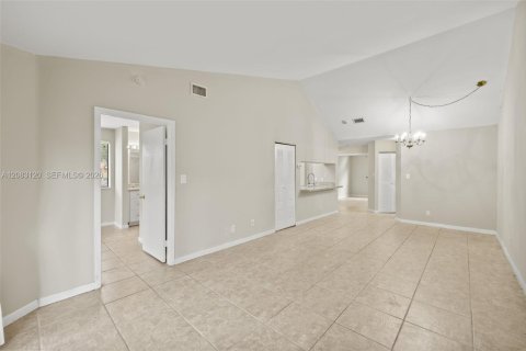 Copropriété à louer à Coral Springs, Floride: 2 chambres, 96.99 m2 № 2346324 - photo 13