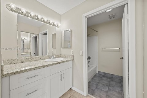 Copropriété à louer à Coral Springs, Floride: 2 chambres, 96.99 m2 № 2346324 - photo 19