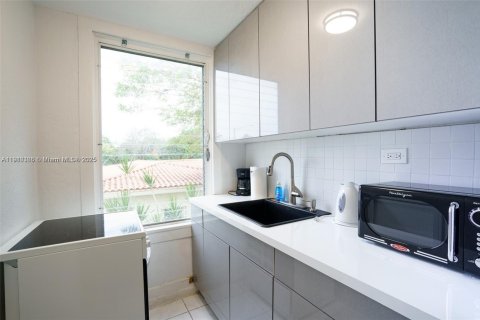 Купить коммерческую недвижимость в Корал-Гейблс, Флорида № 1966461 - фото 30