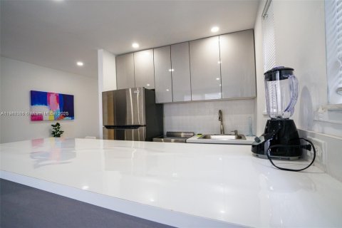 Купить коммерческую недвижимость в Корал-Гейблс, Флорида № 1966461 - фото 13